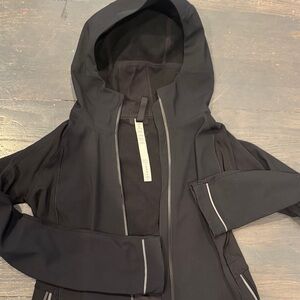 Lululemon!! Black Hooded fitted Jacket size 6 !! Impossible to find !